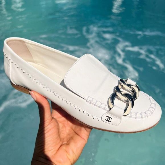 Authentic CHANEL Mocassin White Chain Link Leather CC Logo Loafers Size IT37 - Picture 1 of 14
